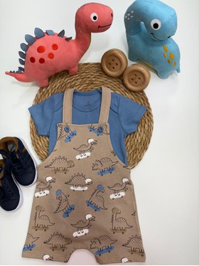 Conjunto Jardineira Bebê Menino Suedine Dino Skateista
