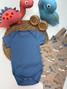 Conjunto Jardineira Bebê Menino Suedine Dino Skateista