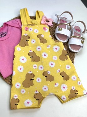 Conjunto Jardineira Bebê Menina Suedine Capivarinhas