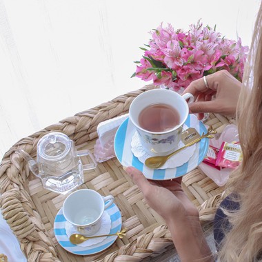 Xicara com Pires de Porcelana Floral Chic P/Chá