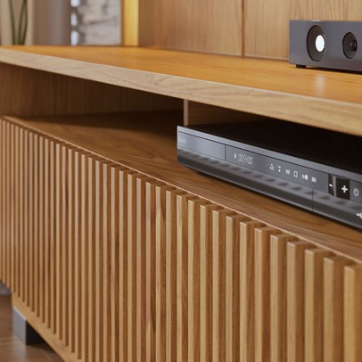 Estante para TV Até 75 Polegadas Jordao 2 Portas Ripado com Led Freijó - Colibri