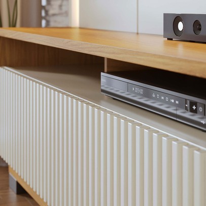 Estante para TV Até 75 Polegadas Jordao 2 Portas Ripado com Led Off White Matte/Freijó - Colibri