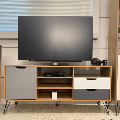 Rack para TV Até 60 Polegadas Estocolmo 1 Porta 2 Gavetas Carvalho/Grafite/Branco/Prata - Artely