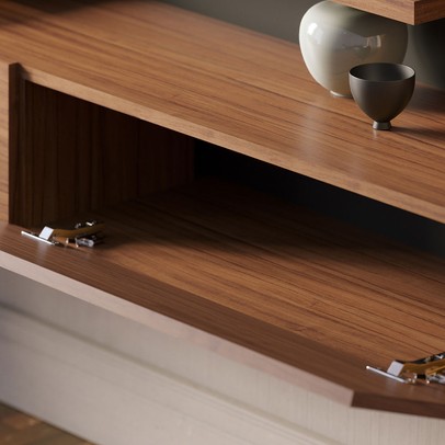 Painel para TV Até 65 Polegadas Juriti 2 Portas 2 Prateleiras Noce Milano/Preto Fosco - Colibri