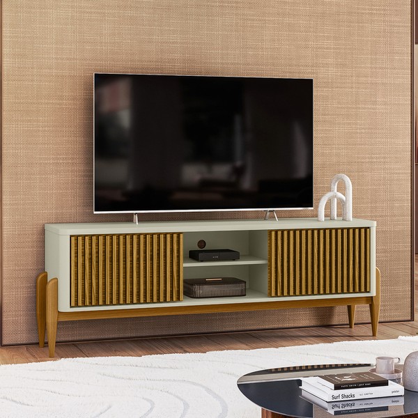 Rack Sereno para TV Até 55 Polegadas com Ripado 2 Portas de Correr 160cm Pés em Madeira Maciça Off White/Cedro - Olivar Móveis