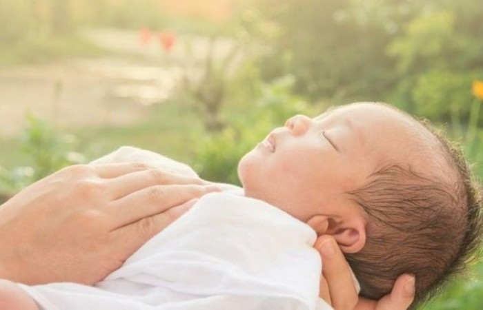 Pode dar banho de sol em recém-nascido? Como fazer, Benefícios e Mais!