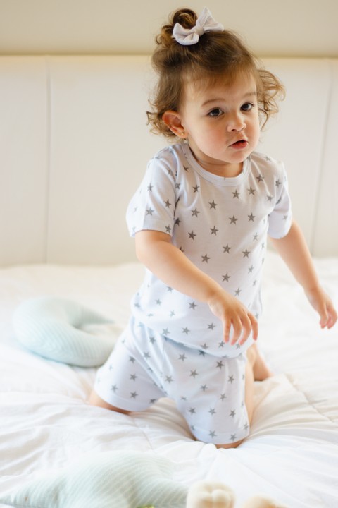 Conjunto Pijama Blusa e Shorts - Estrelas - Ame Kids